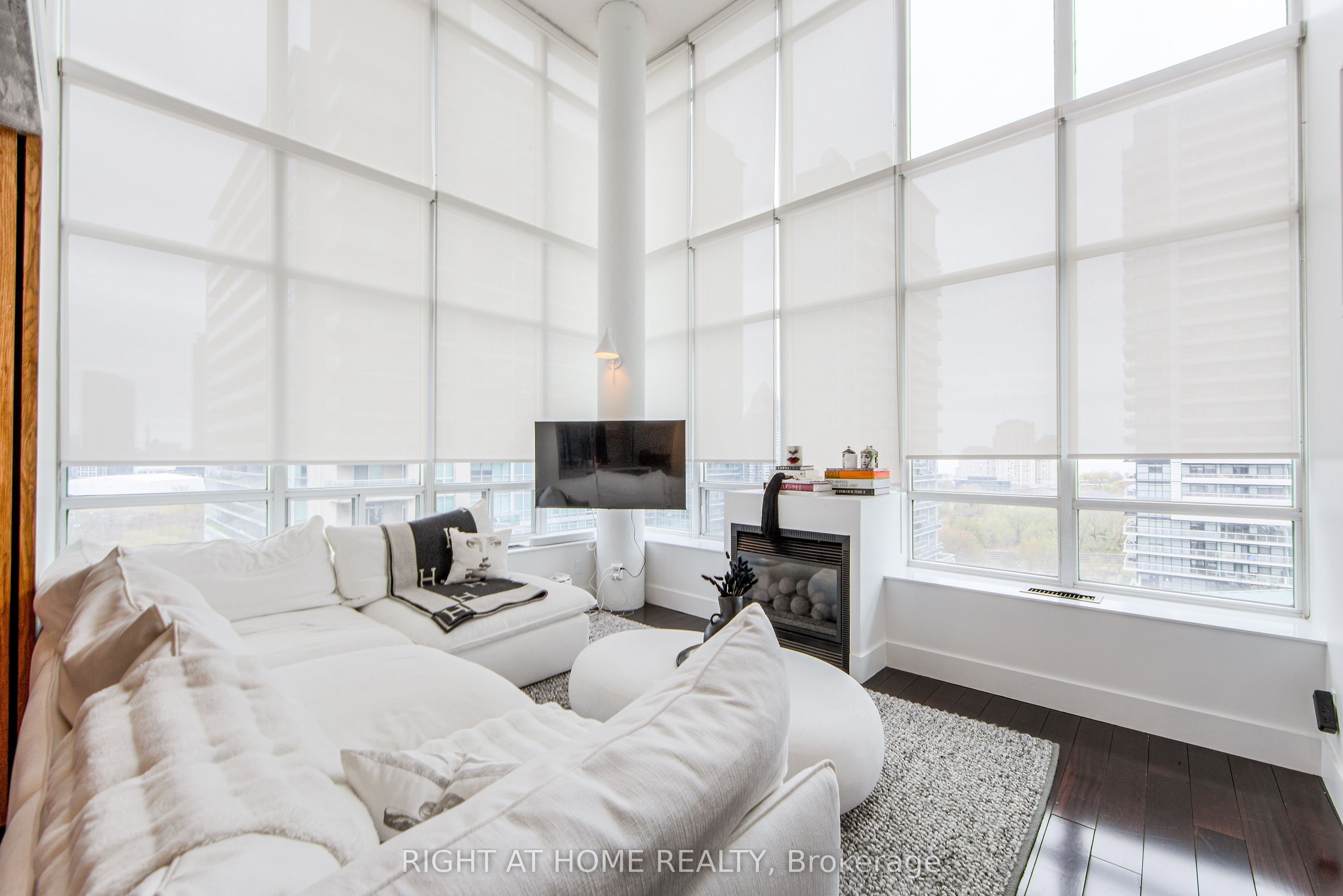 250 Manitoba Street SE 728