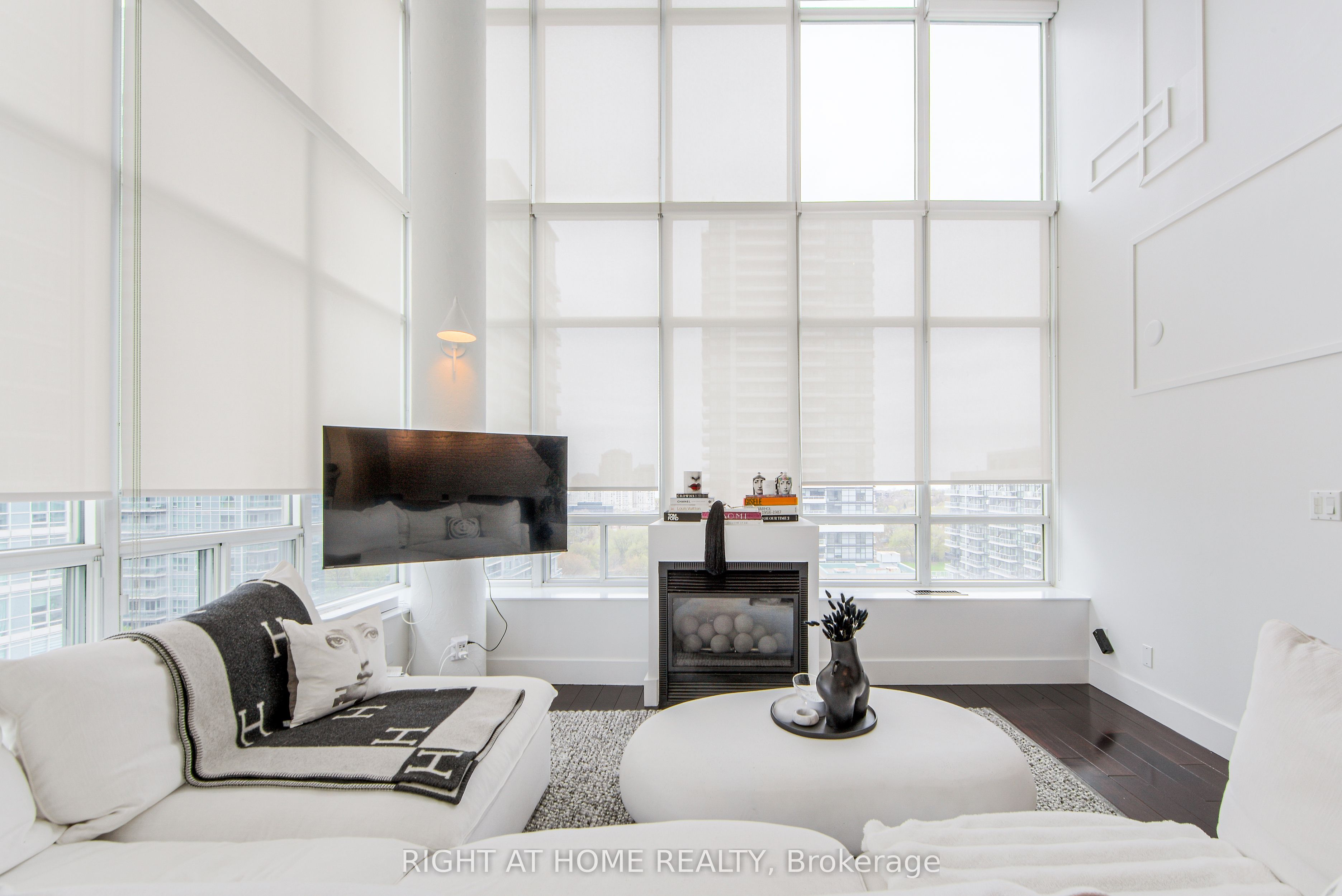 250 Manitoba Street SE 728