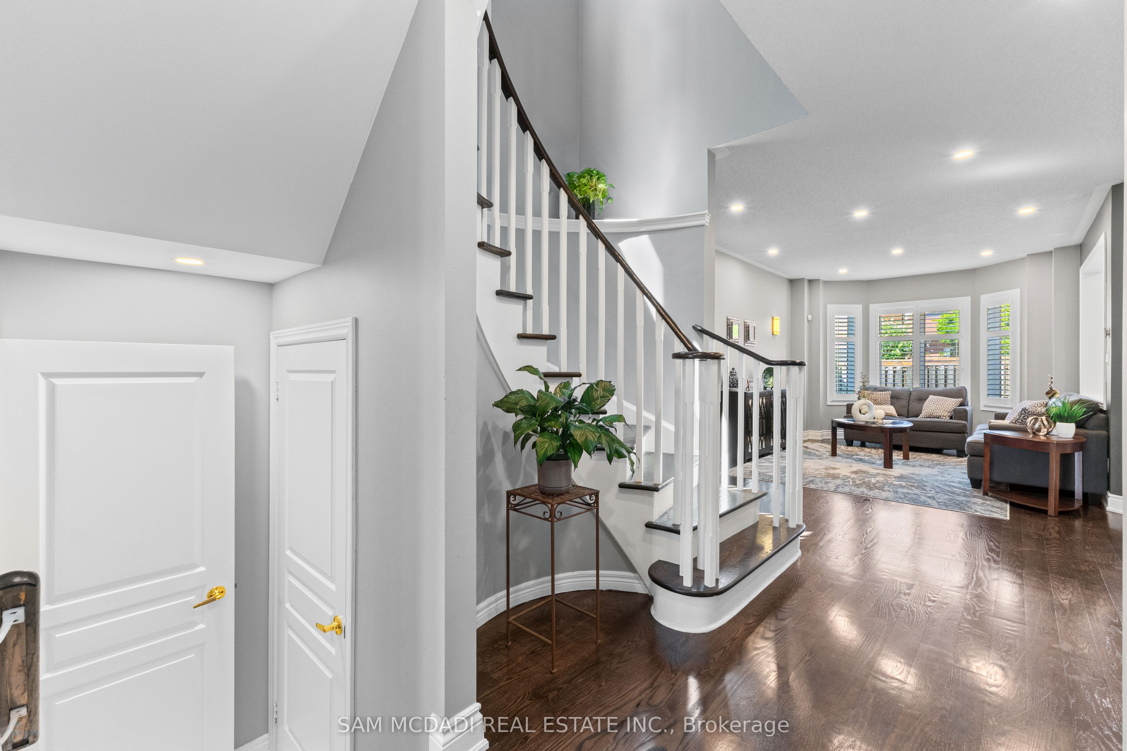 195 Holmes Crescent