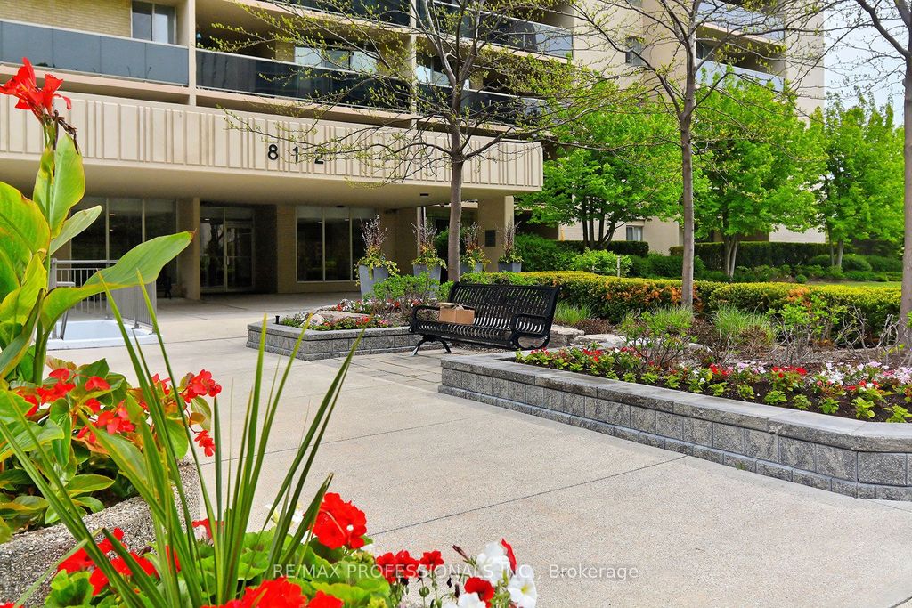 Photo of 812 Burnhamthorpe Road #1504, Toronto, ON M9C 4W1 (MLS # W13111954)