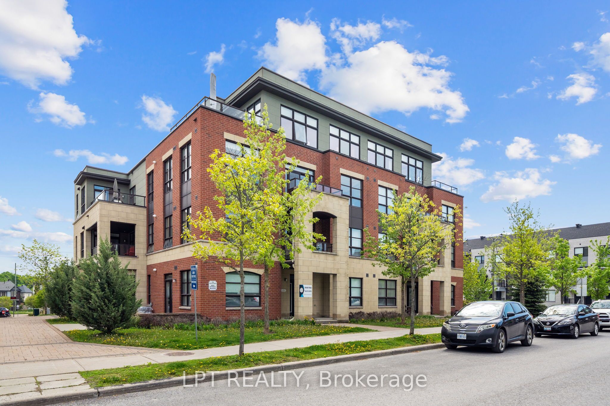 Photo 1 of 43 — 298 Glenroy Gilbert Drive 301, Barrhaven, ON K2J 5W2