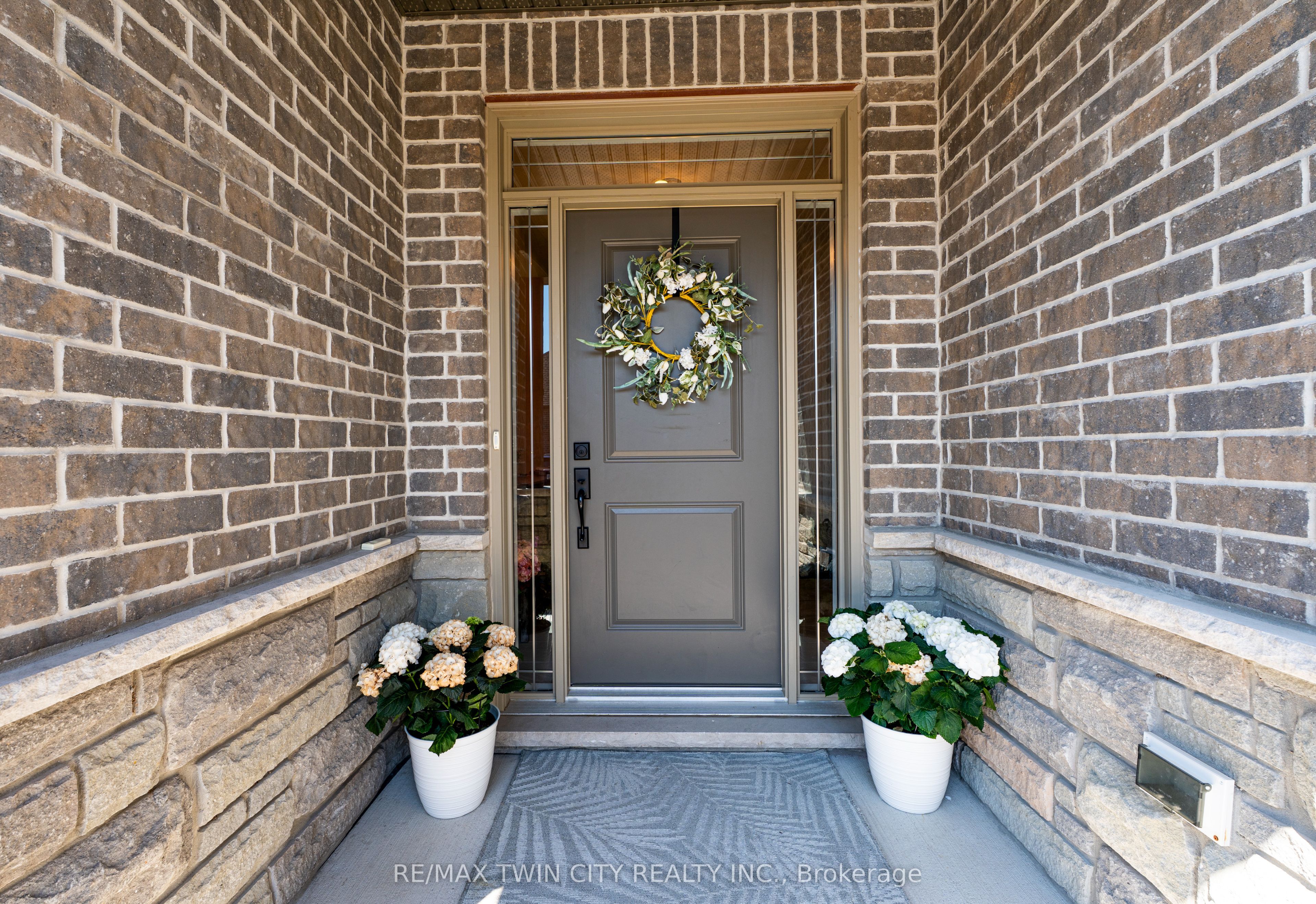 300 Snyder's Road E 12