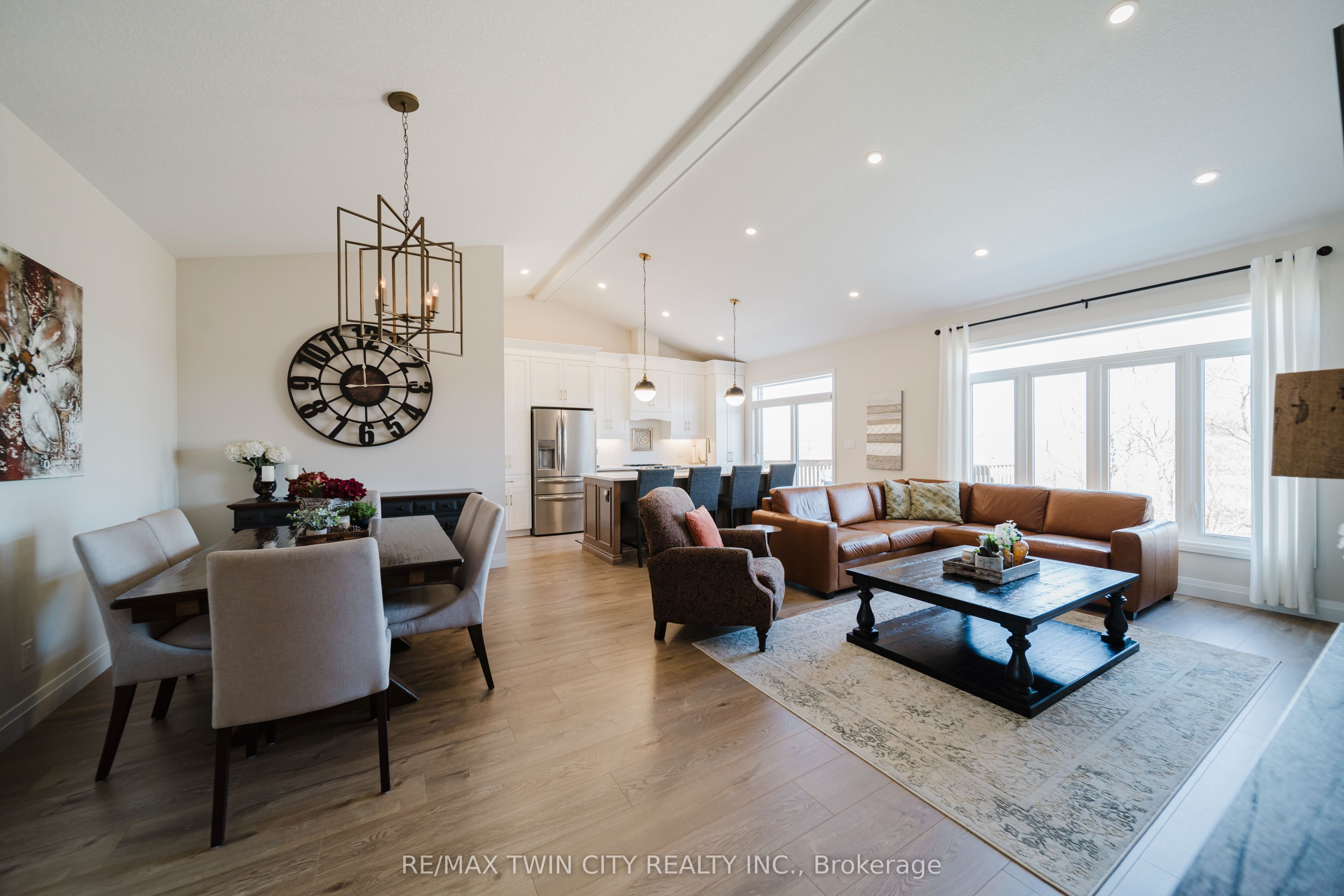 300 Snyder's Road E 12