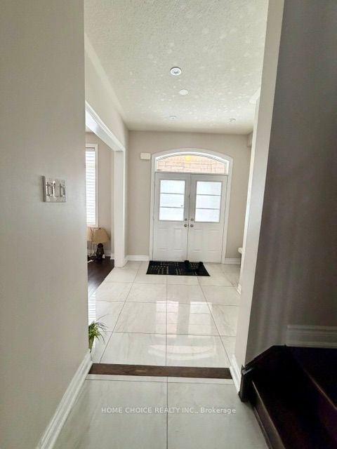 42 Squire Ellis Drive