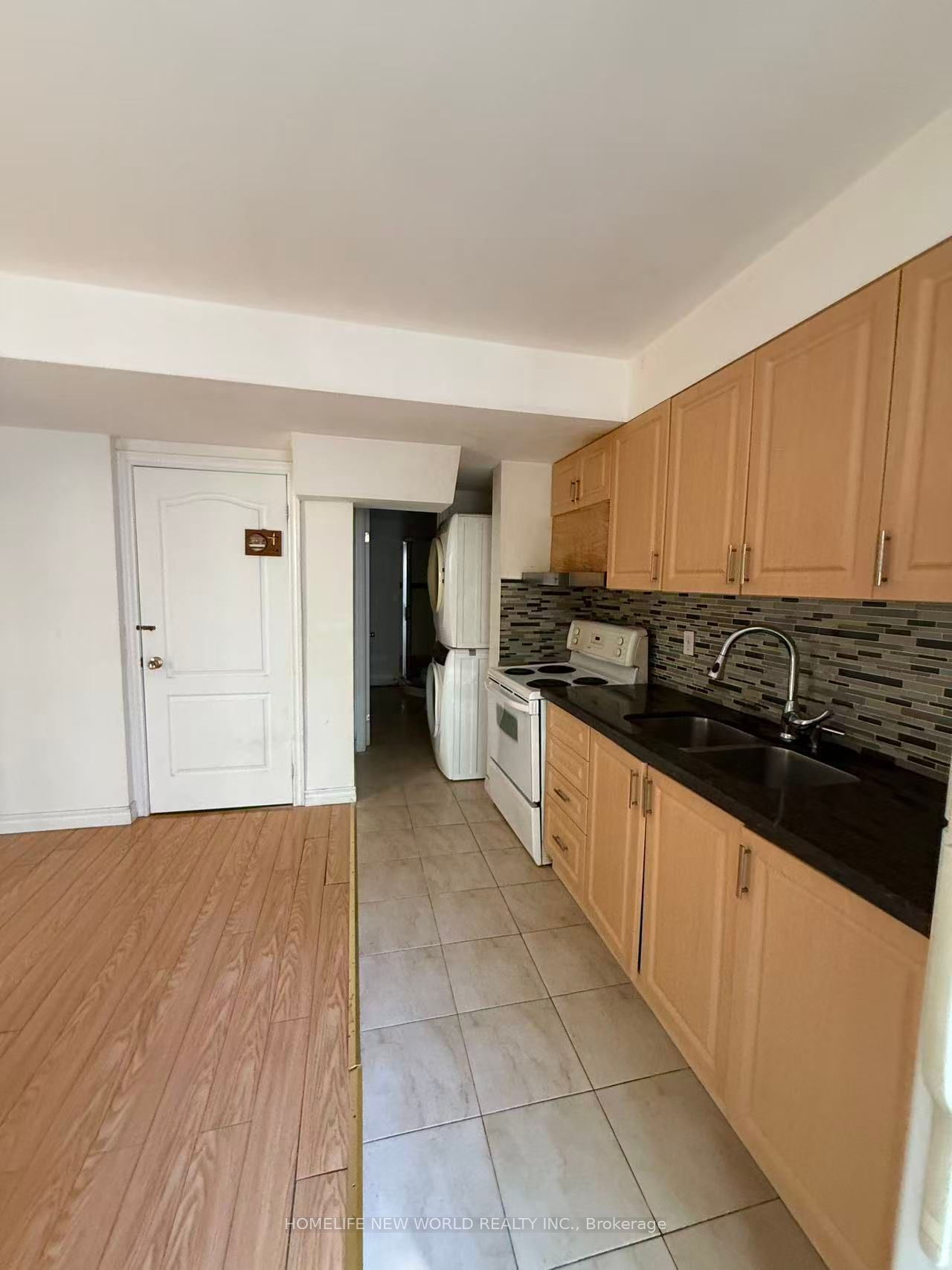 5 RIVINGTON Avenue BASEMENT