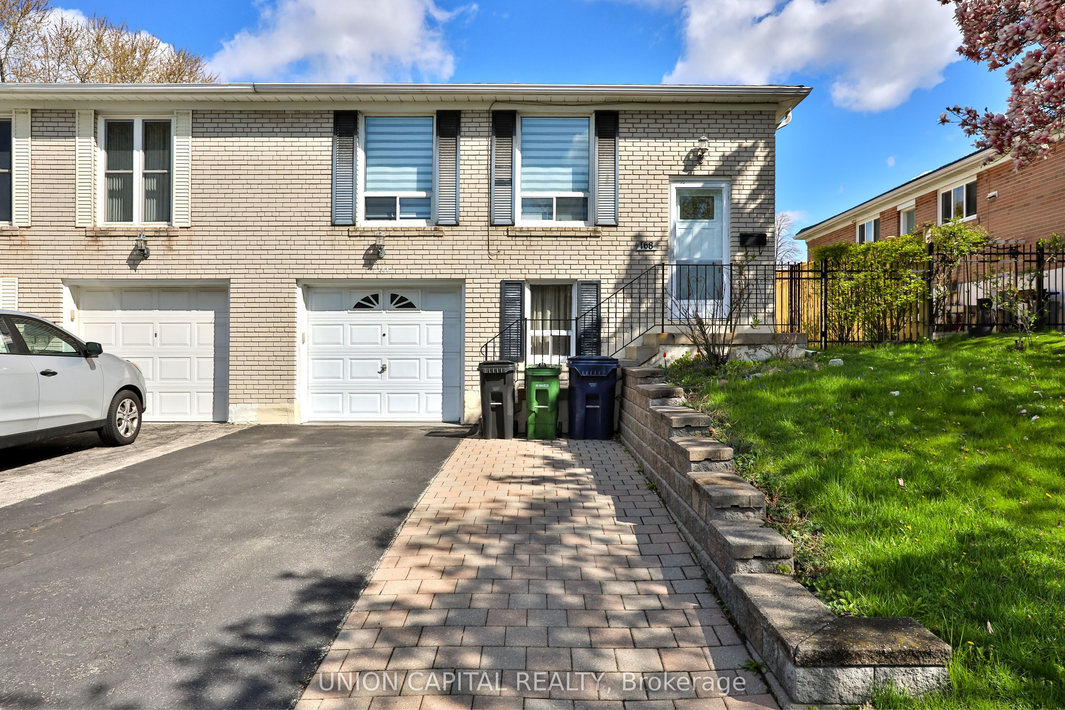Photo 1 of 20 — 168 Old Sheppard Avenue Main, Toronto, ON M2J 3L9