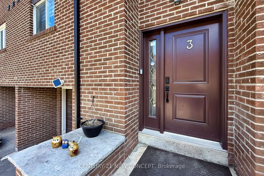Photo of 119 Henderson Avenue #3, Markham, ON L3T 2L3 (MLS # N13074766)