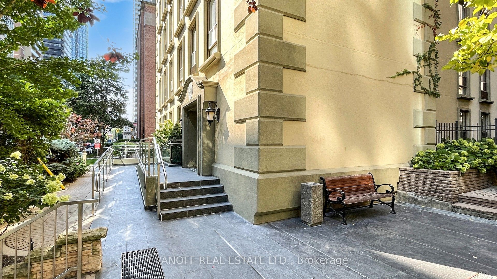 80 Charles Street E 605