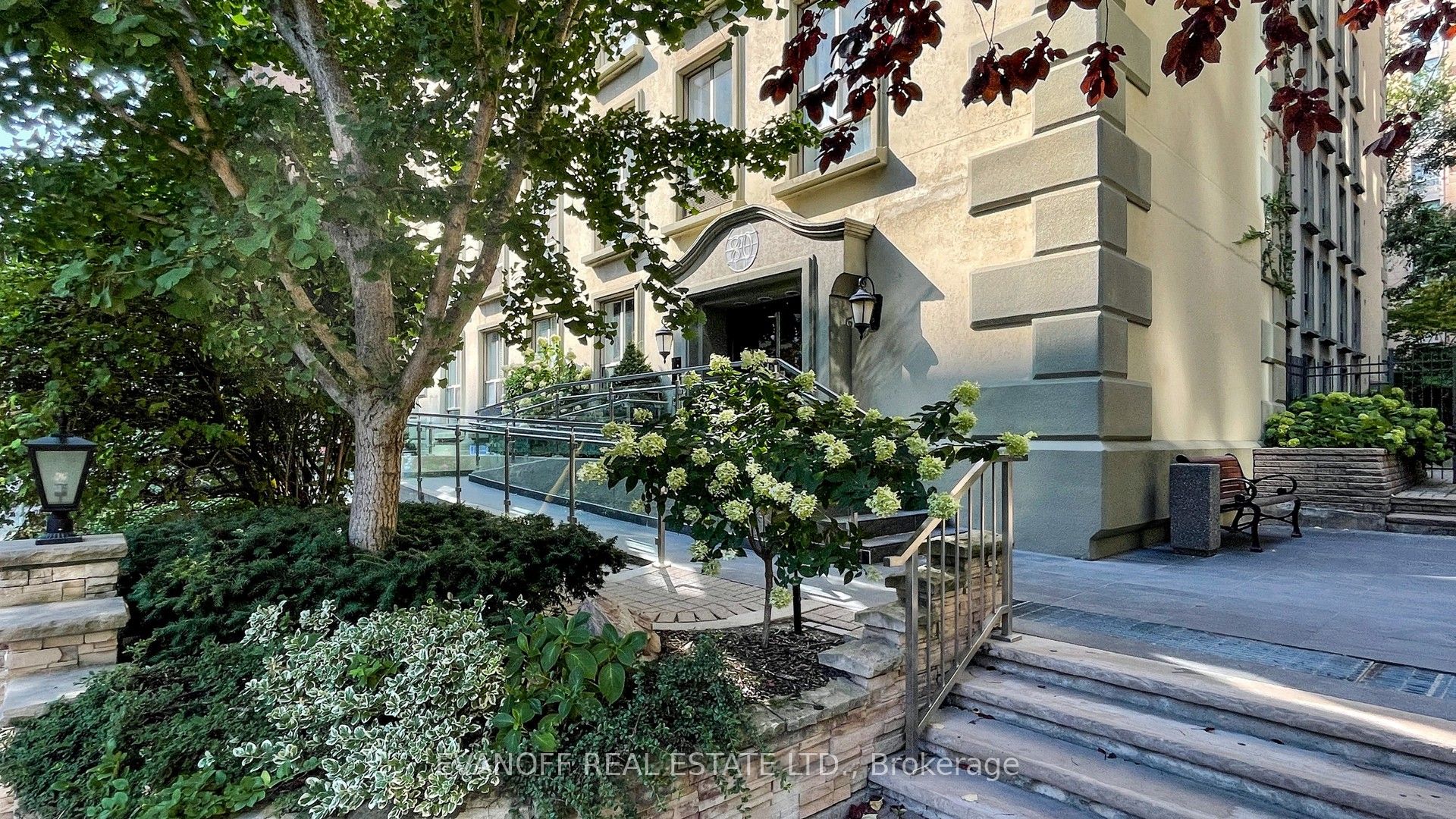 80 Charles Street E 605