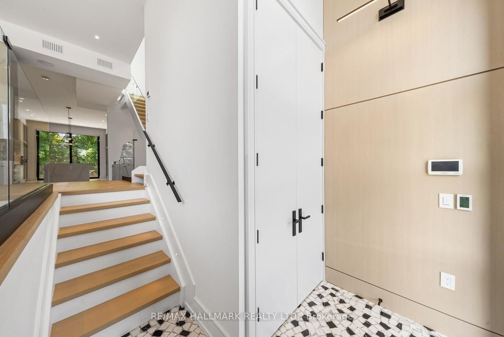 Photo of 22 Divadale Drive, Toronto, ON M4G 2N9 (MLS # C12513372)