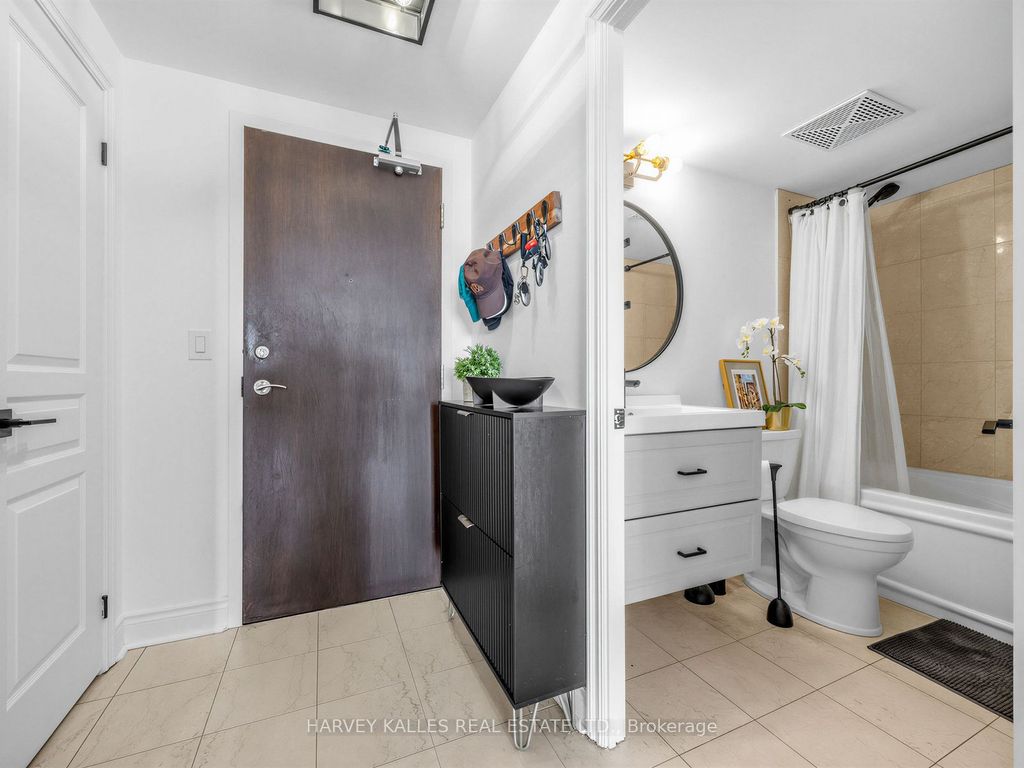 Photo of 10 Delisle Avenue #422, Toronto, ON M4V 3C6 (MLS # C13048078)