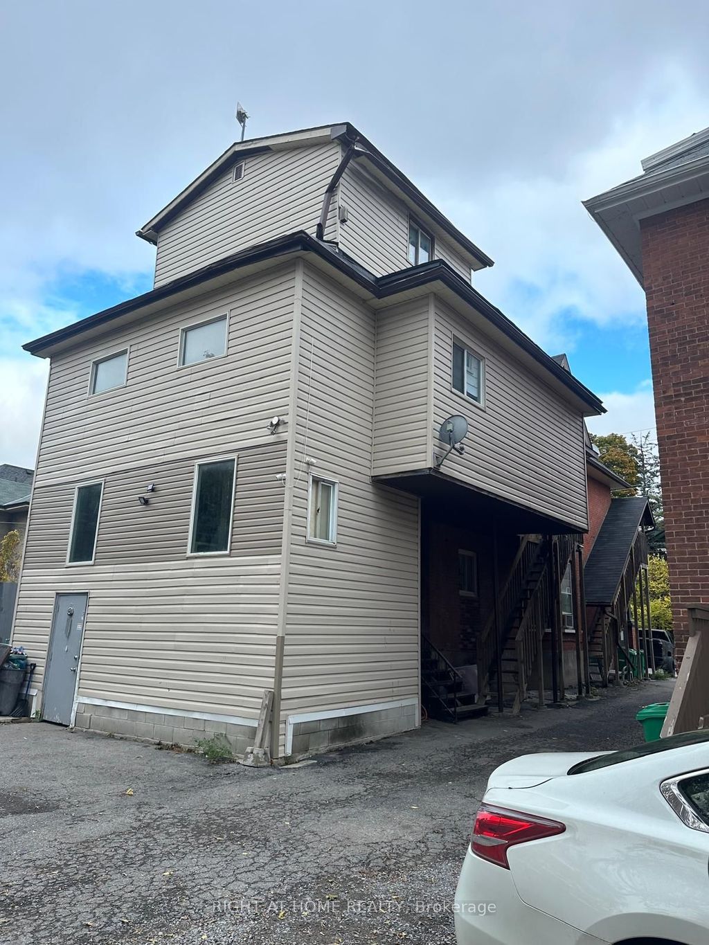 Photo of 541 Aylmer Street N, Peterborough, ON K9H 3W6 (MLS # X12978560)