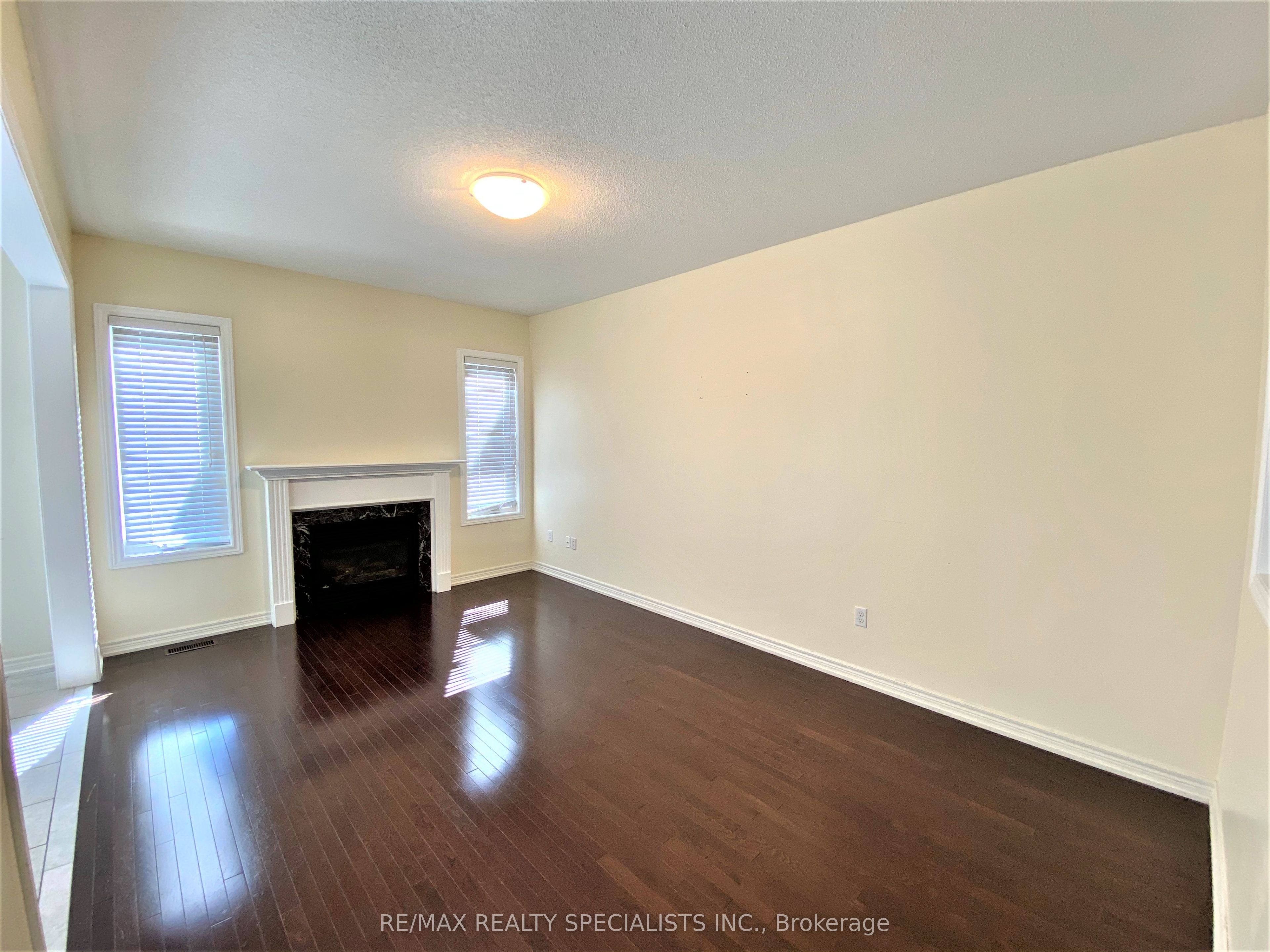 4 Freedom Oaks Trail Upper Level