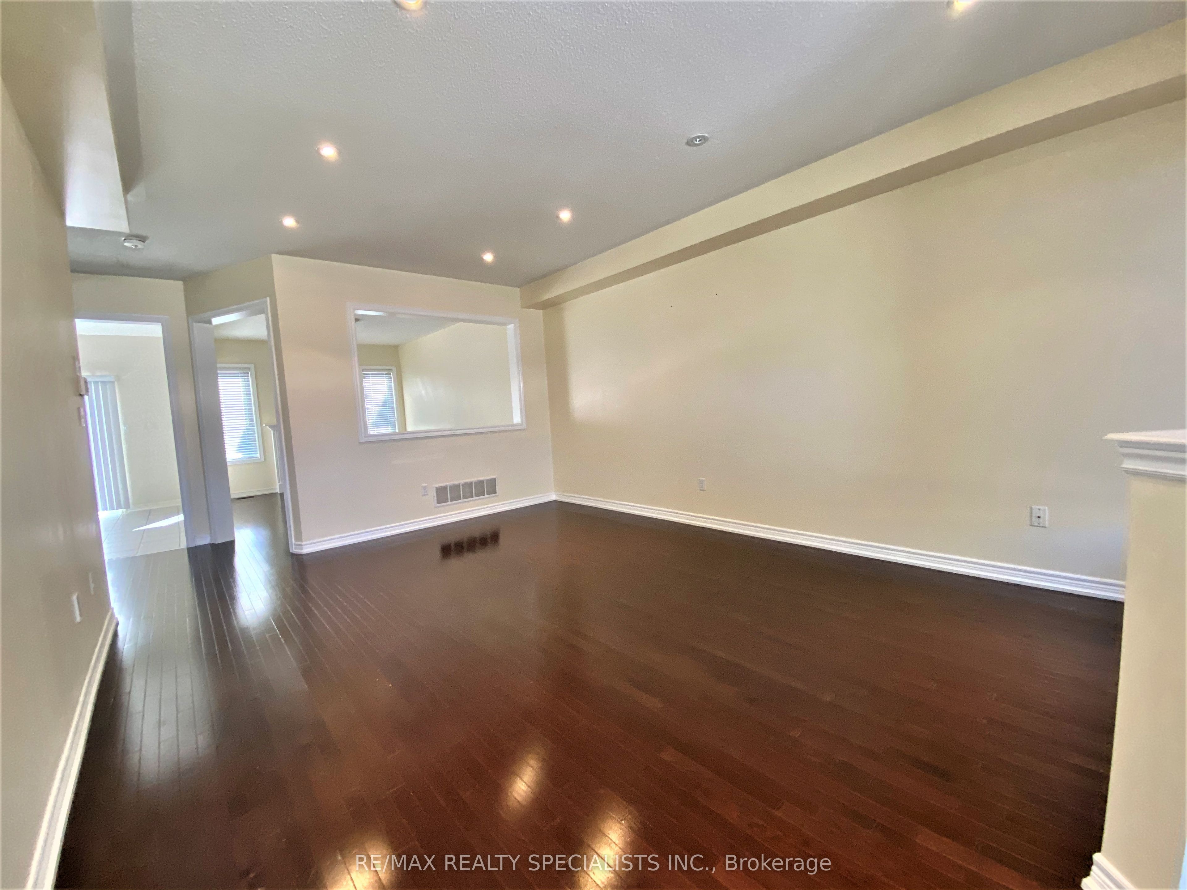 4 Freedom Oaks Trail Upper Level