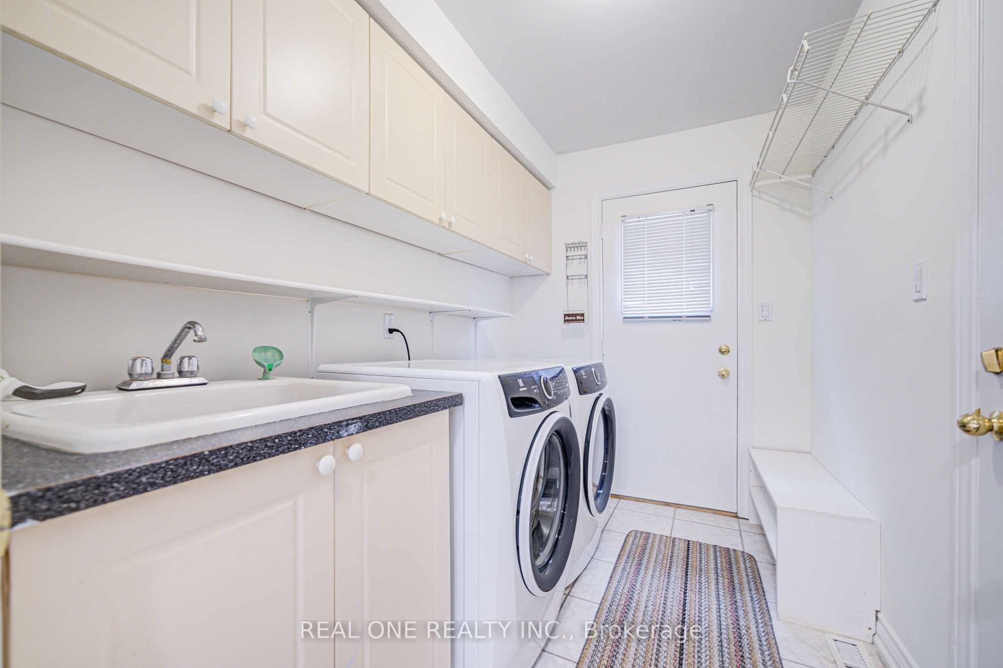 27 Binscarth Crescent