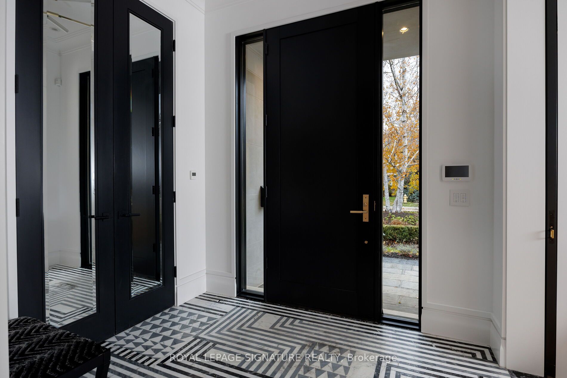 207 Strathallan Boulevard