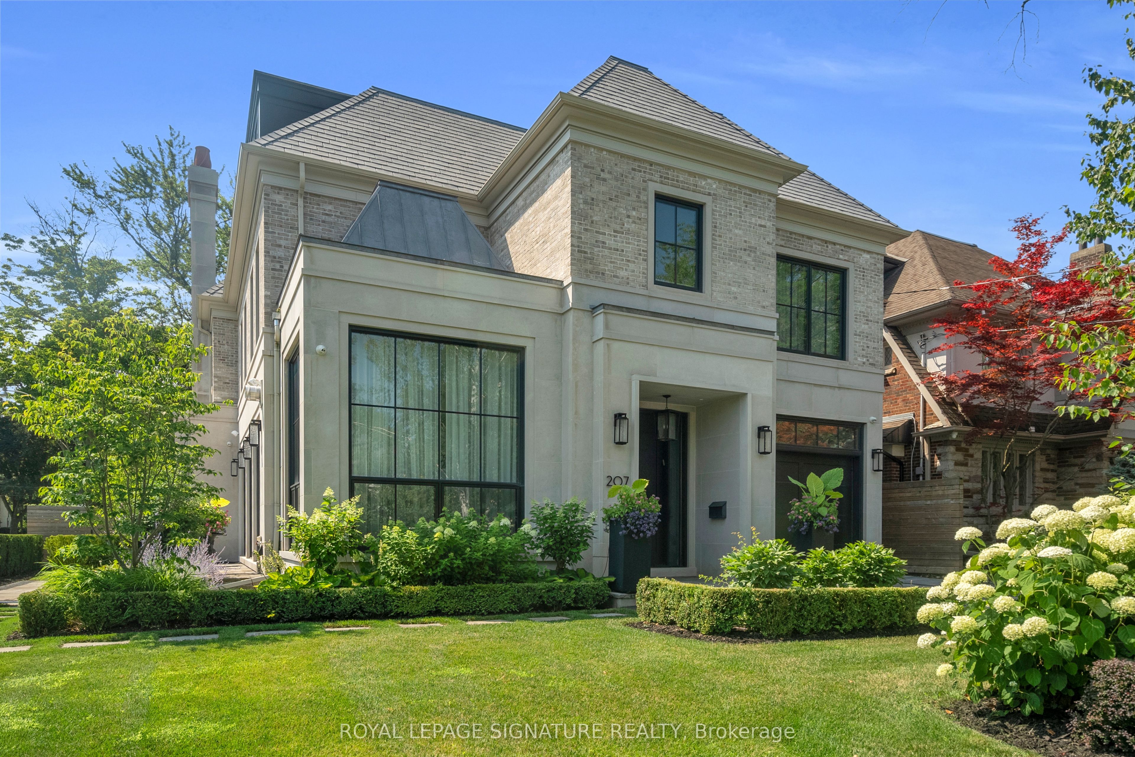 207 Strathallan Boulevard