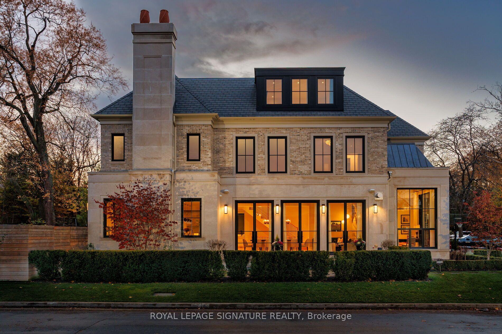 207 Strathallan Boulevard