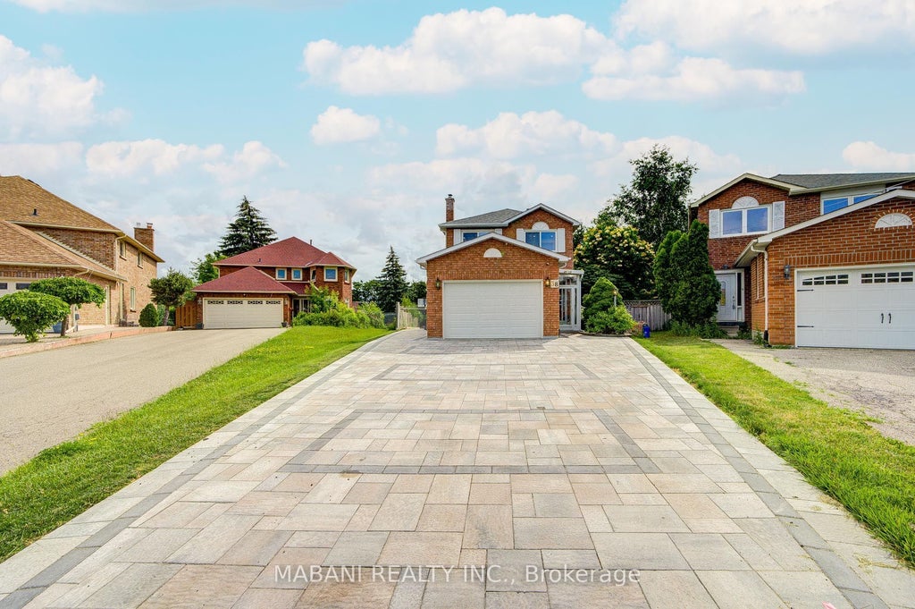 Photo of 38 Marchwood Crescent, Richmond Hill, ON L4C 8M5 (MLS # N13656106)