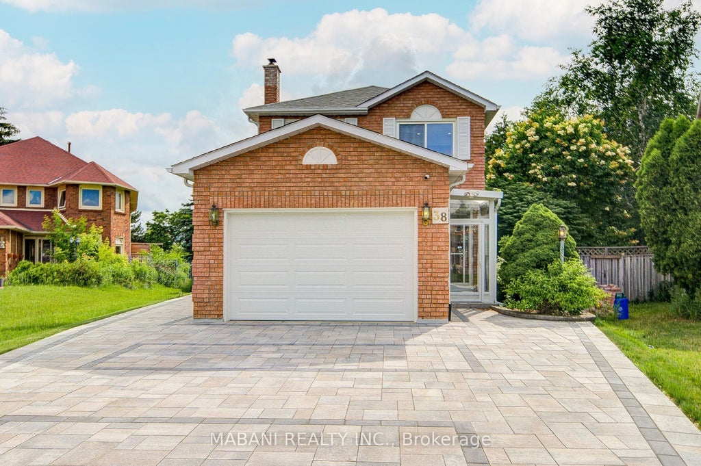 Photo of 38 Marchwood Crescent, Richmond Hill, ON L4C 8M5 (MLS # N13656106)