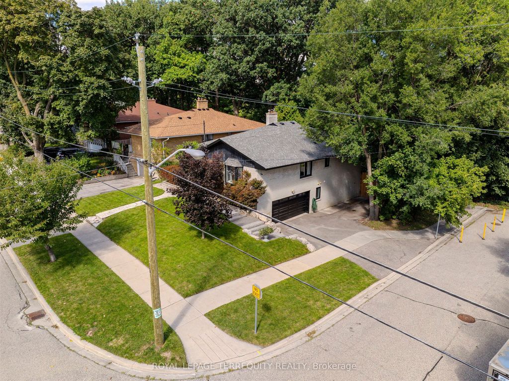 Photo of 92 Saskatoon Drive, Toronto, ON M9P 2G4 (MLS # W12376683)