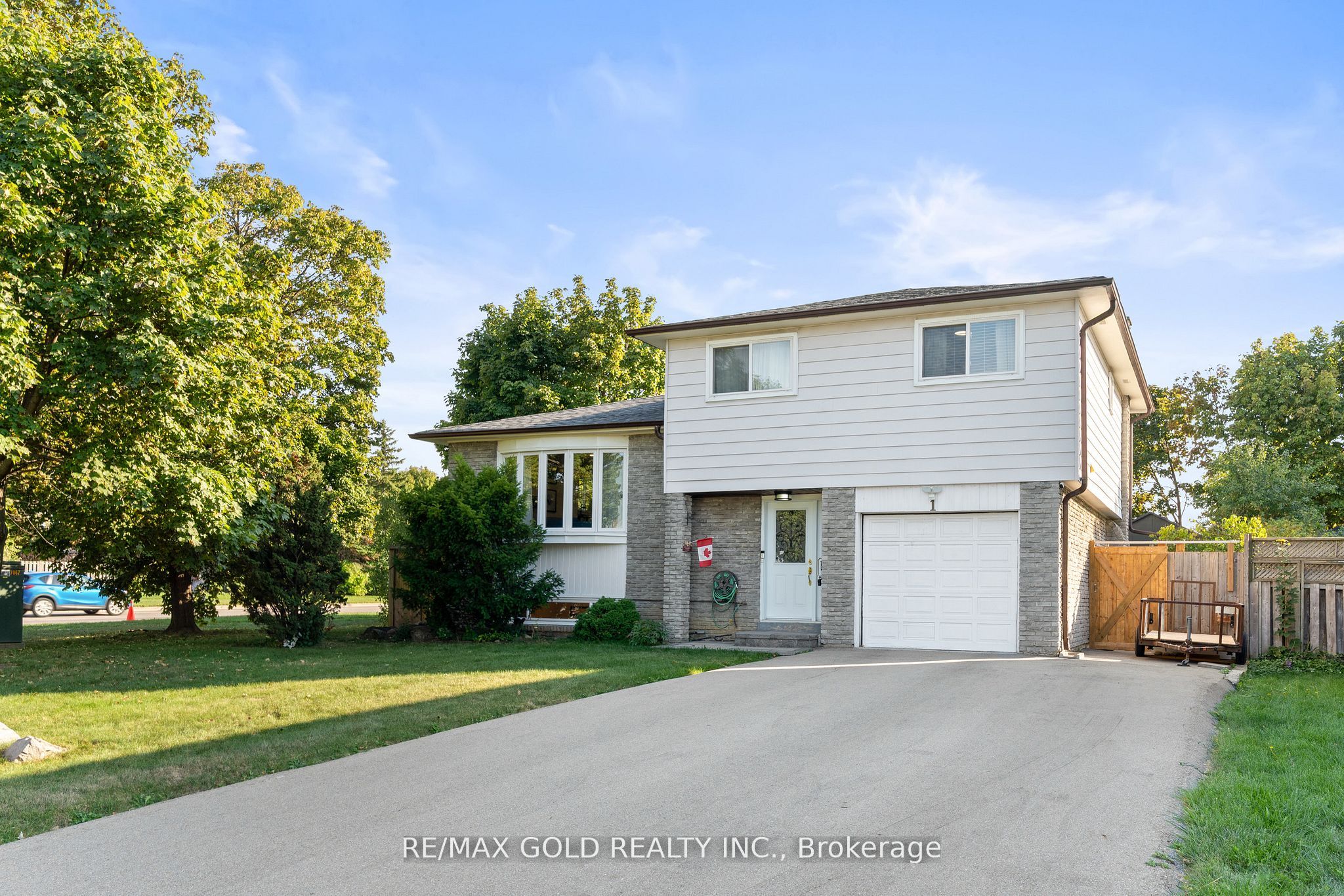 1 Greenbriar Road