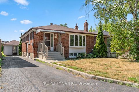 Photo of 35 Farrell Avenue, Toronto, ON M2R 1C7 (MLS # C12536318)