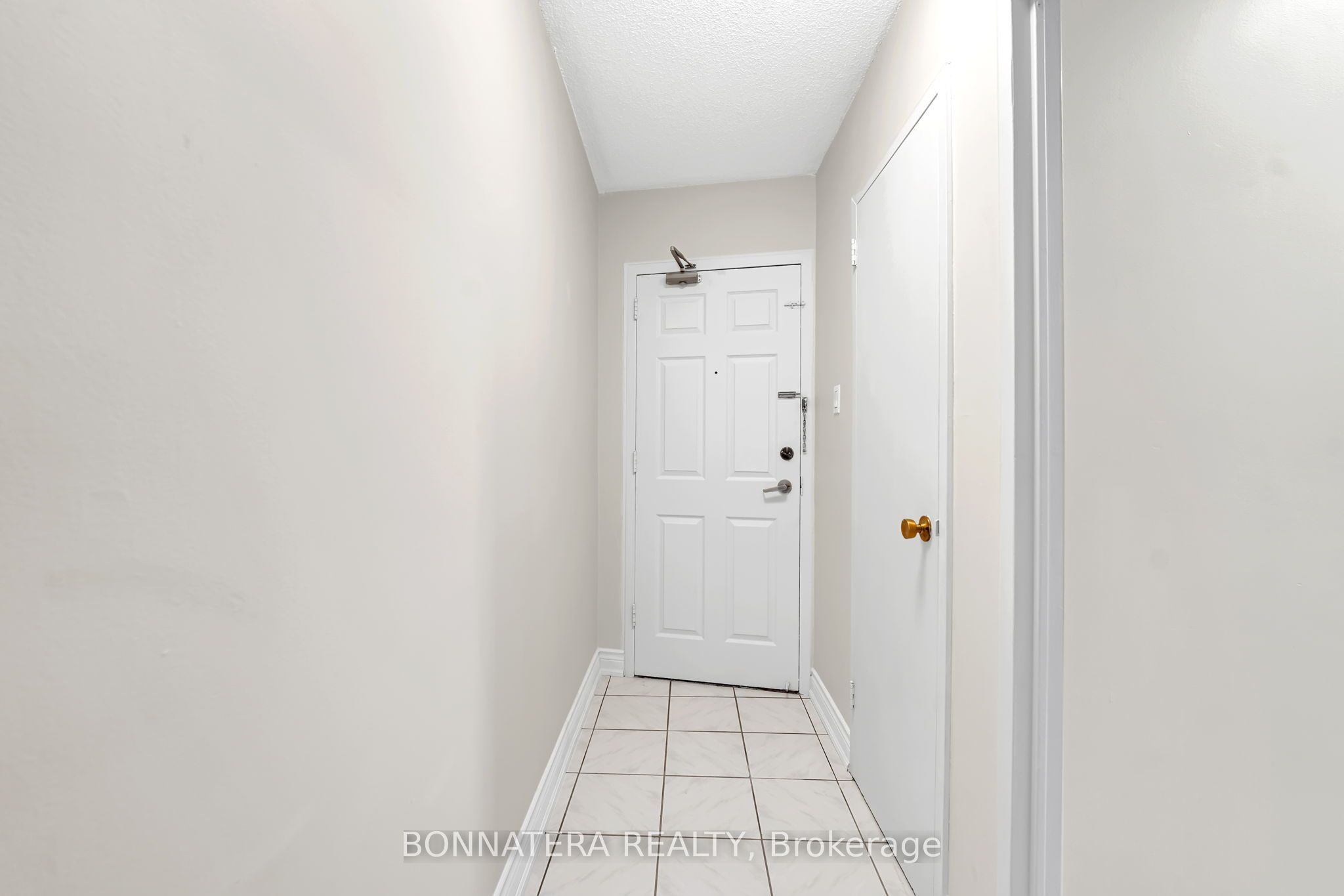 3065 Queen Frederica Drive 905
