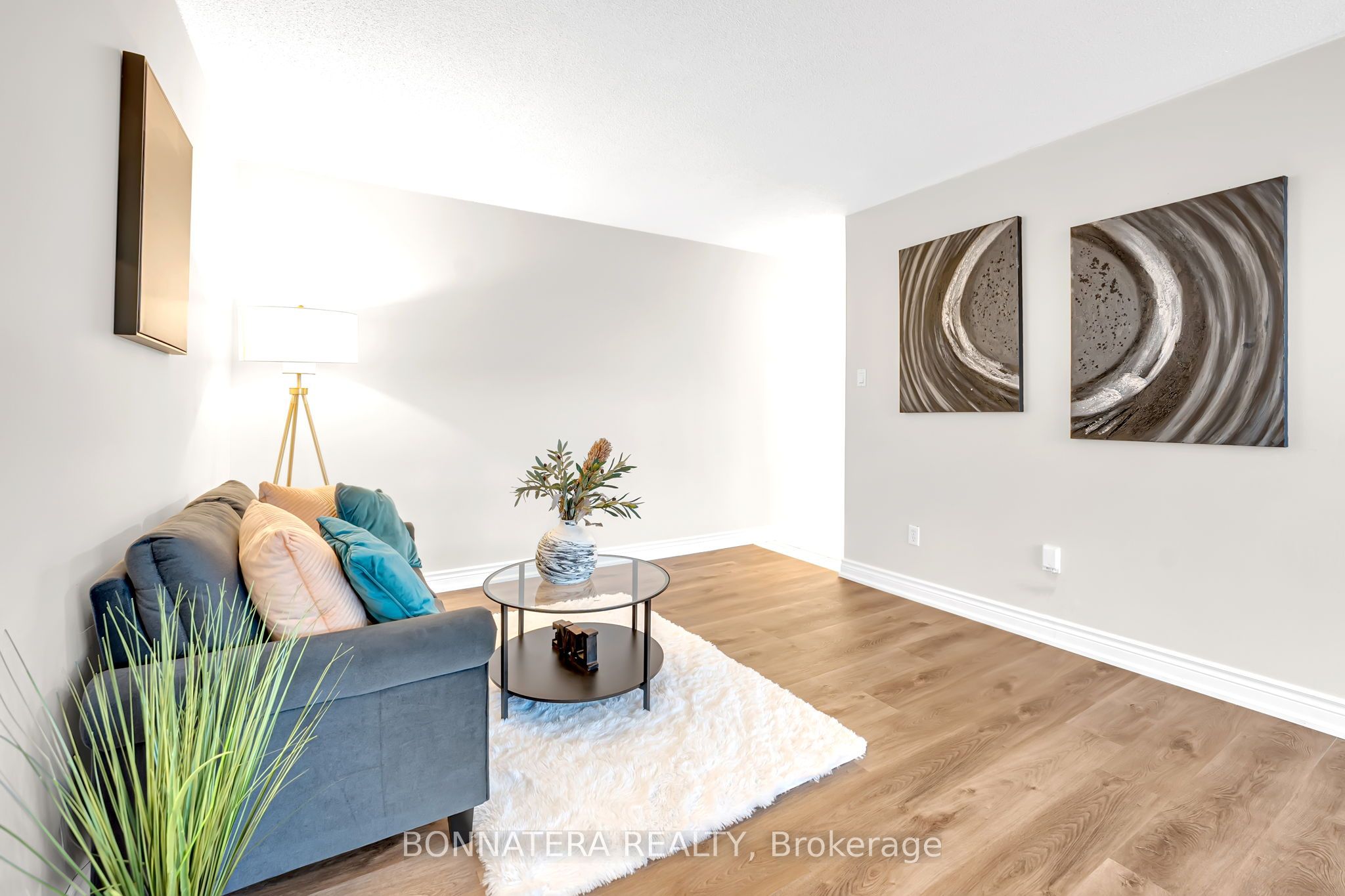 3065 Queen Frederica Drive 905