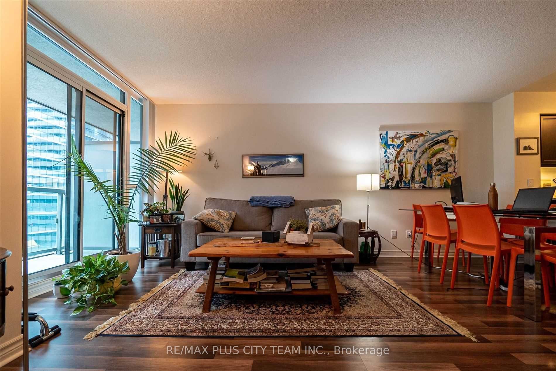 19 Grand Trunk Crescent 1103