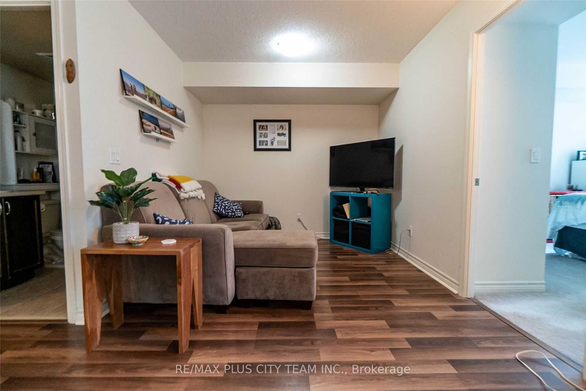 19 Grand Trunk Crescent 1103