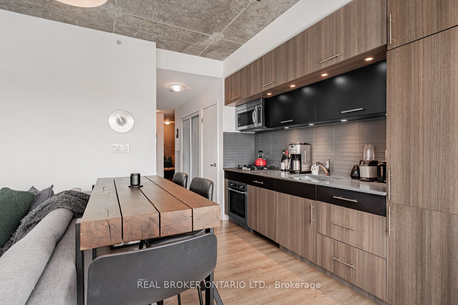 205 Manning Avenue 213