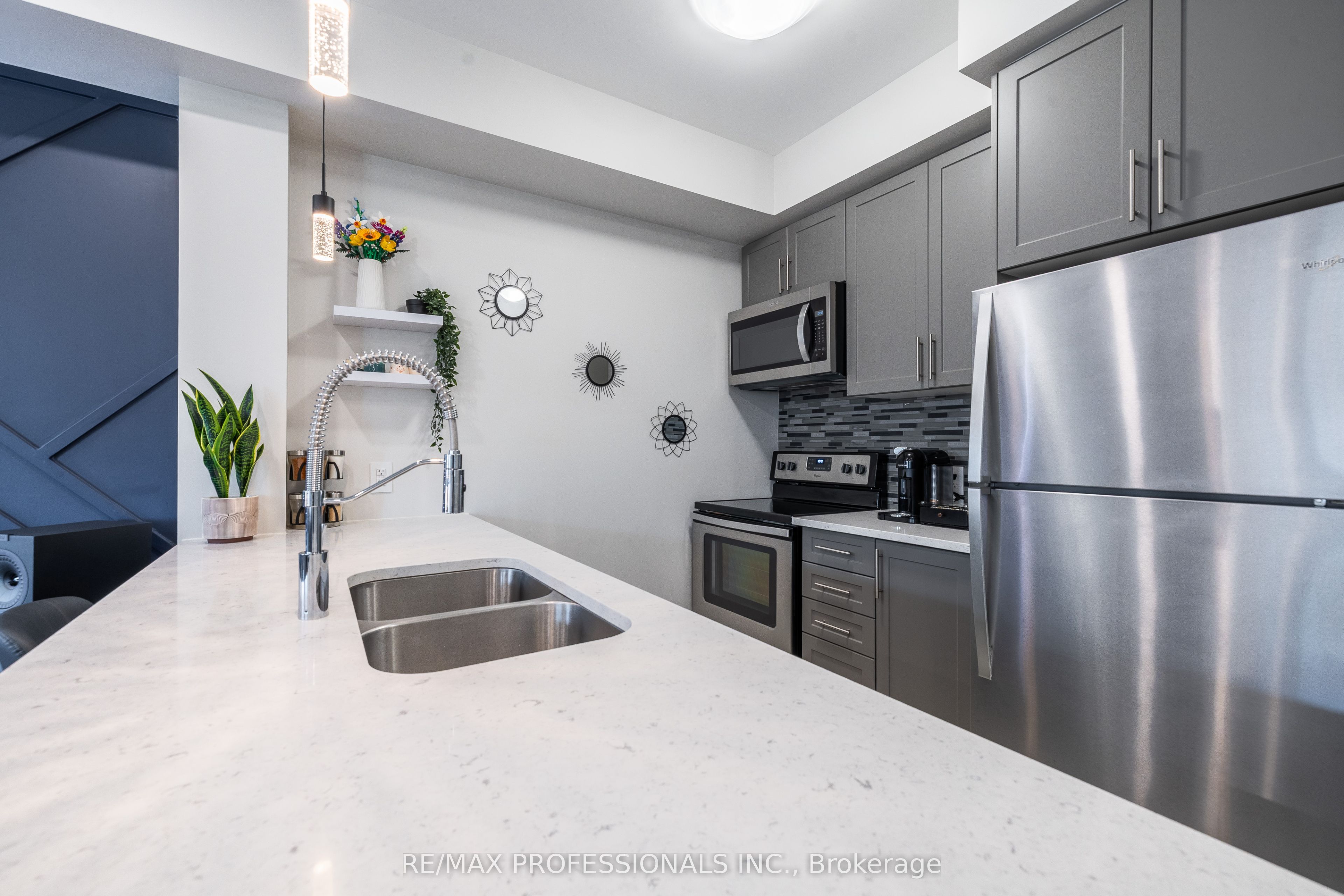 2393 Bronte Road 208