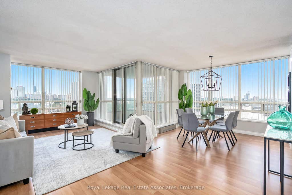 Photo of 75 King Street E #1611, Mississauga, ON L5A 4G5 (MLS # W13652670)