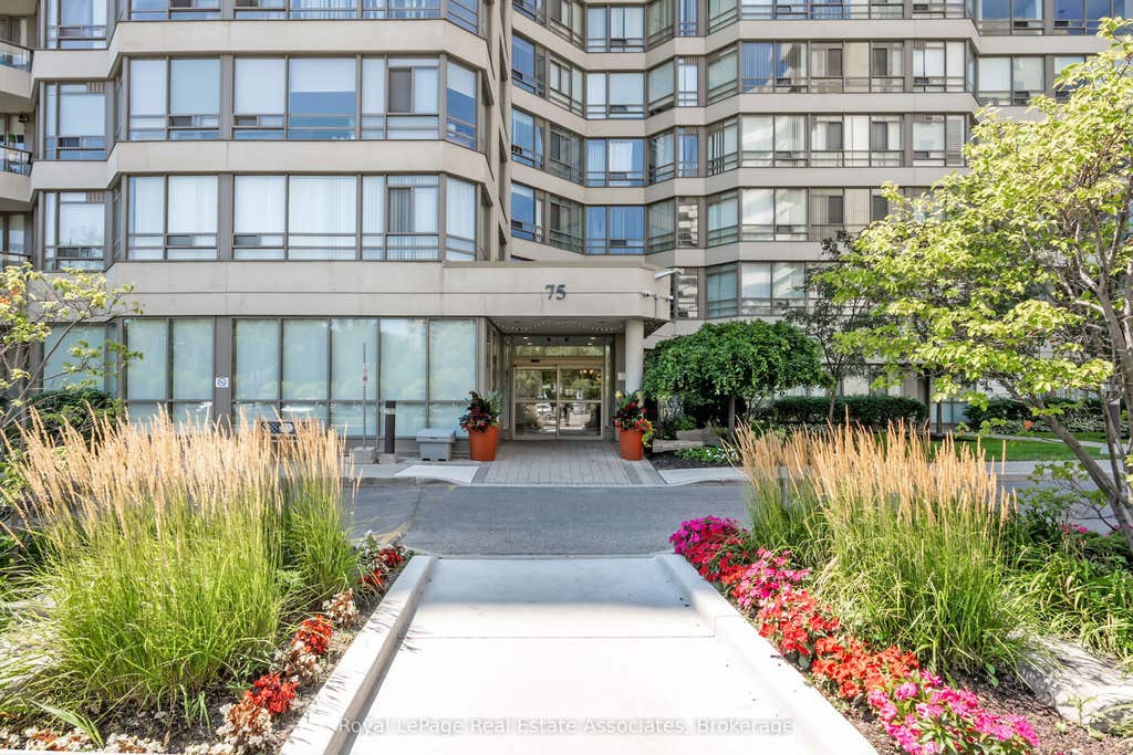 Photo of 75 King Street E #1611, Mississauga, ON L5A 4G5 (MLS # W13652670)