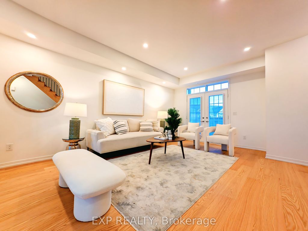 Photo of 340 Clay Stones Street, Newmarket, ON L3X 0M1 (MLS # N13023312)