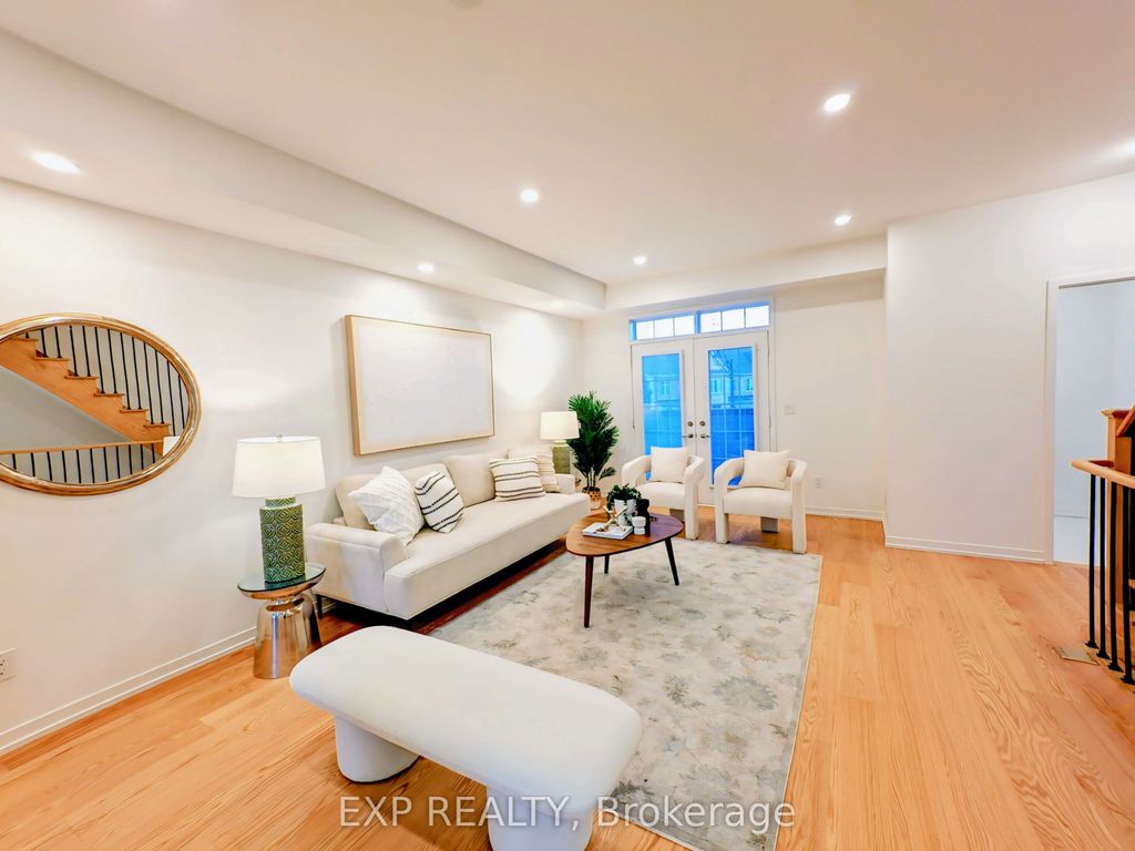 Photo of 340 Clay Stones Street, Newmarket, ON L3X 0M1 (MLS # N13023312)