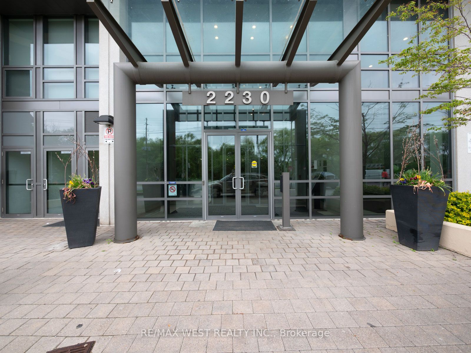 2230 Lake Shore Boulevard W 1808