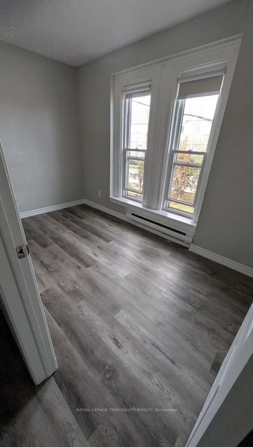 44 Main Street N 4