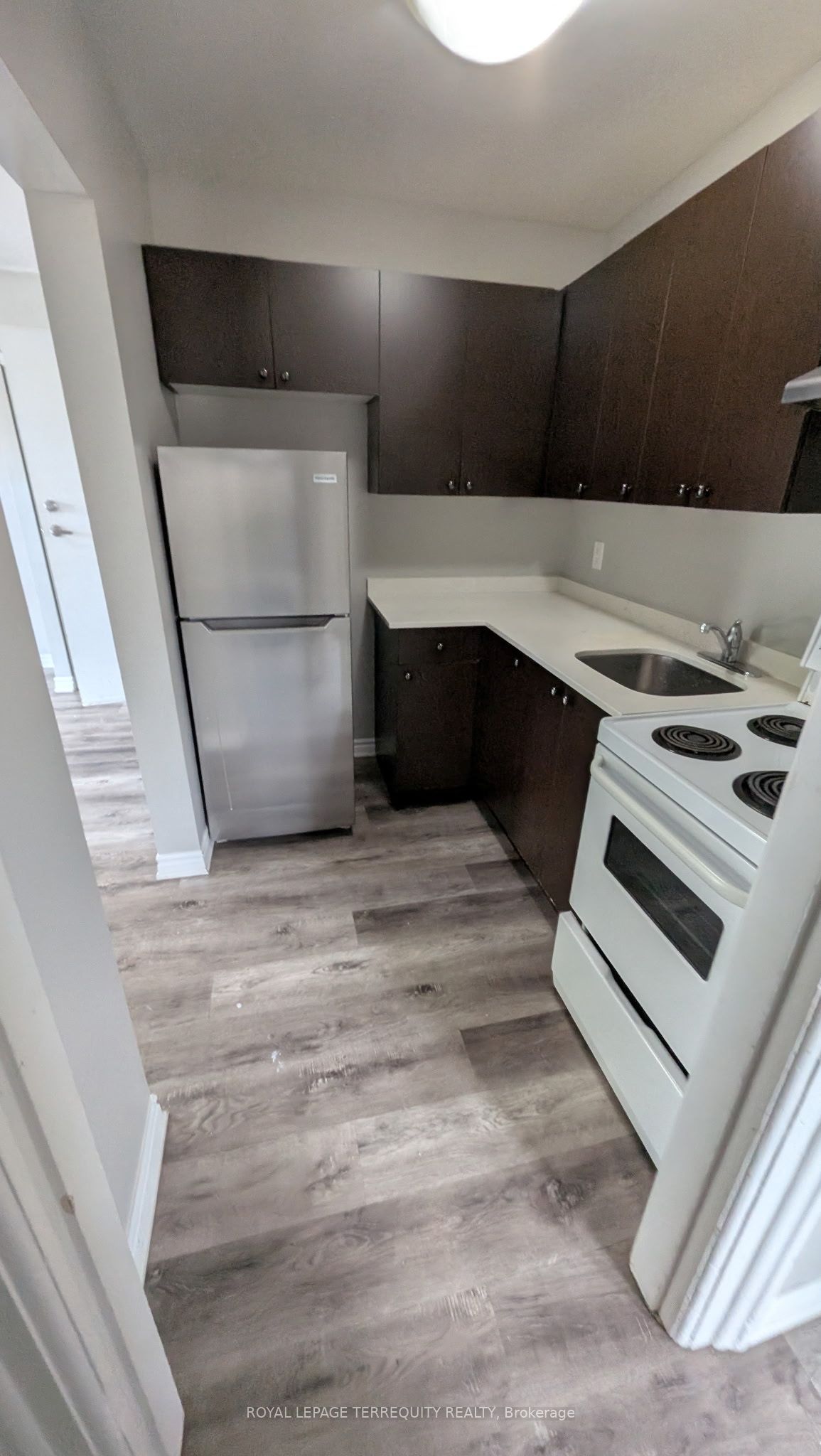 44 Main Street N 4