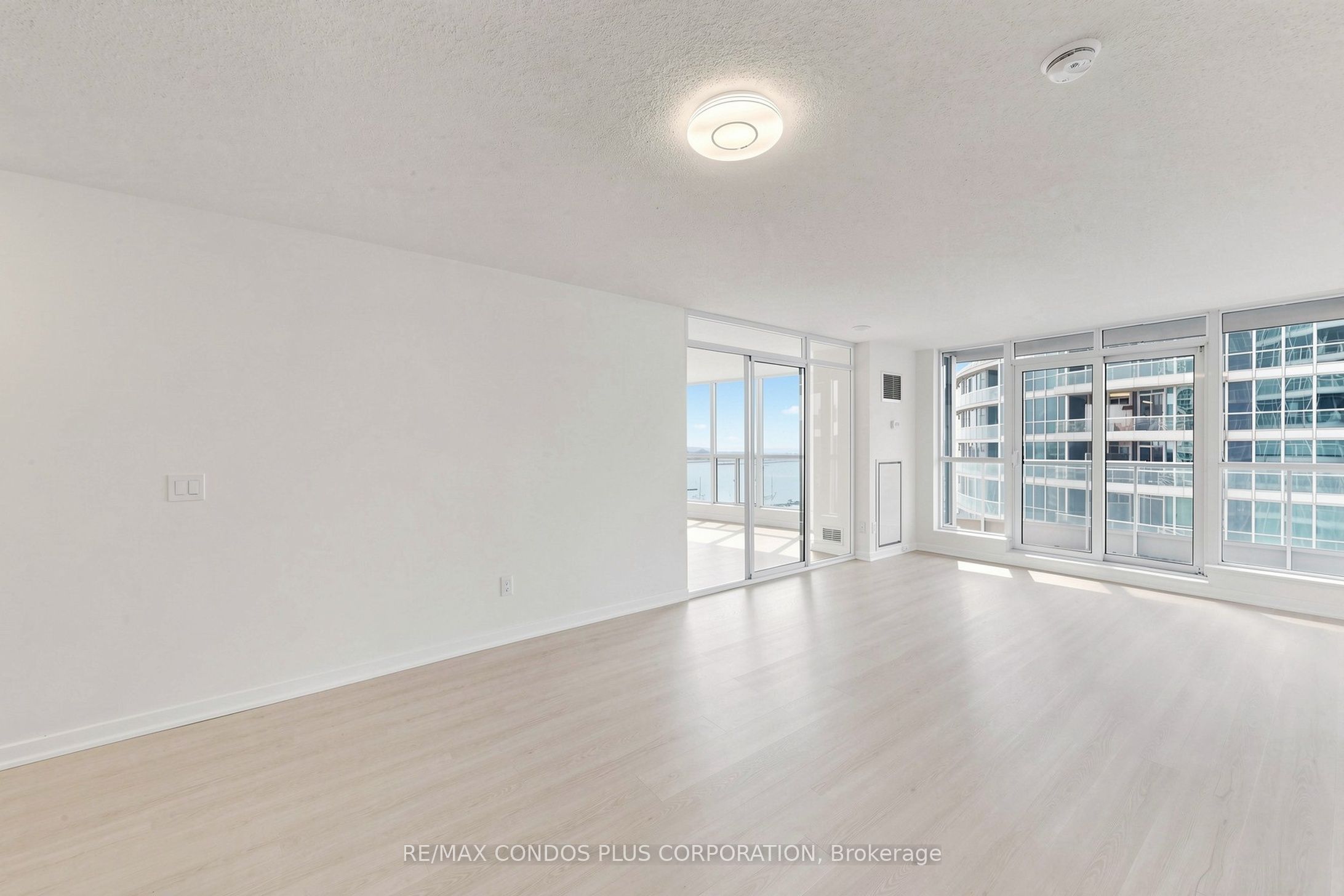 208 Queens Quay W 1412