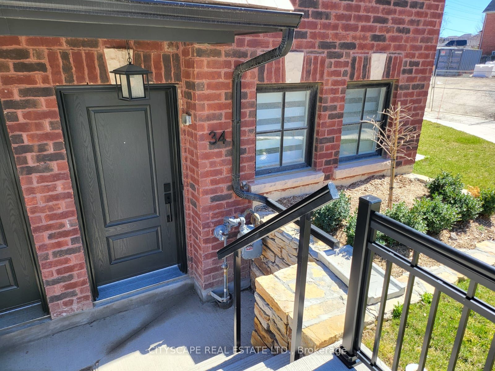 20 Lunar Crescent 34