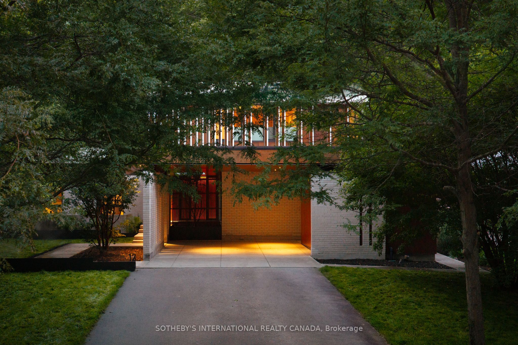 12 York Valley Crescent