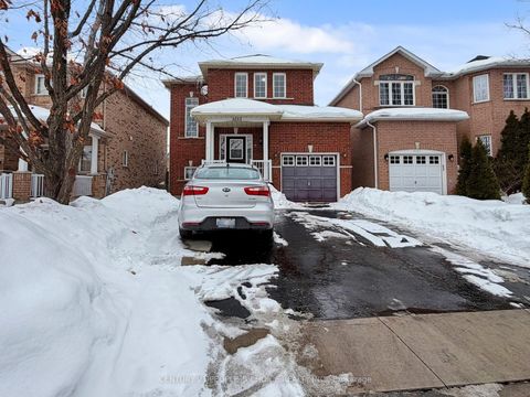 3253 Bruzan Crescent Mississauga ON L5N 8E7