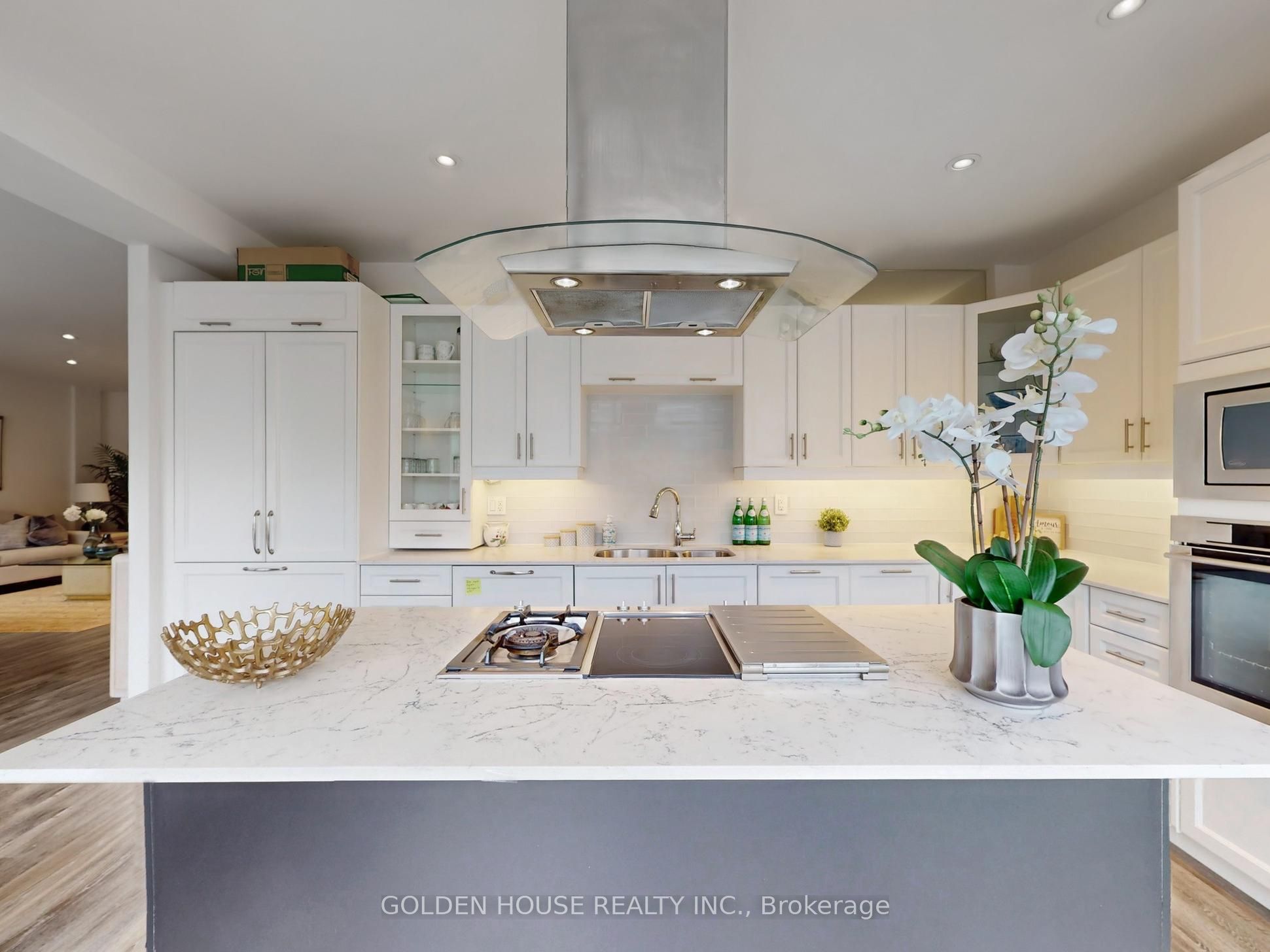 200 Woodbine Avenue 403