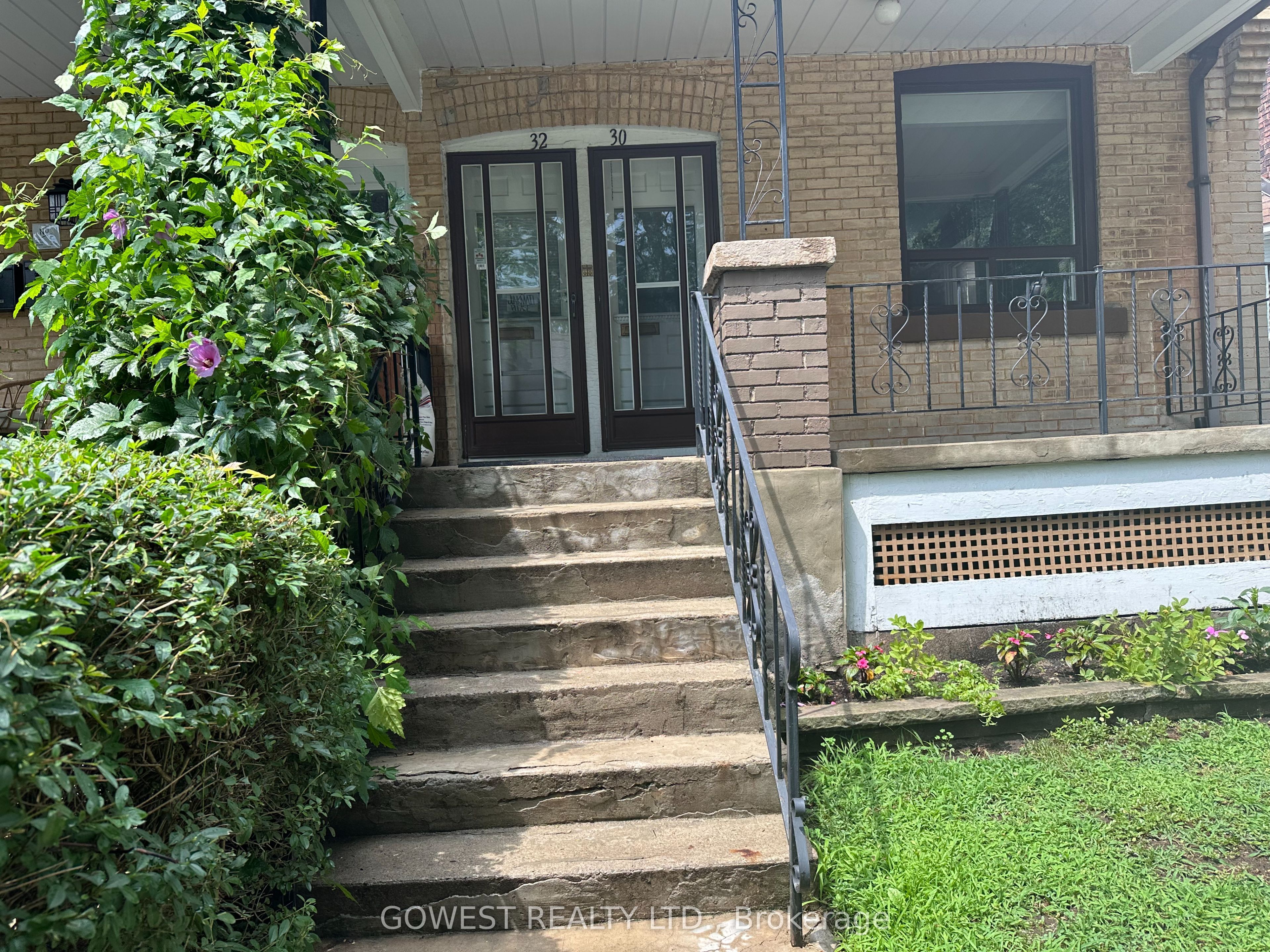 30 Grenadier Road