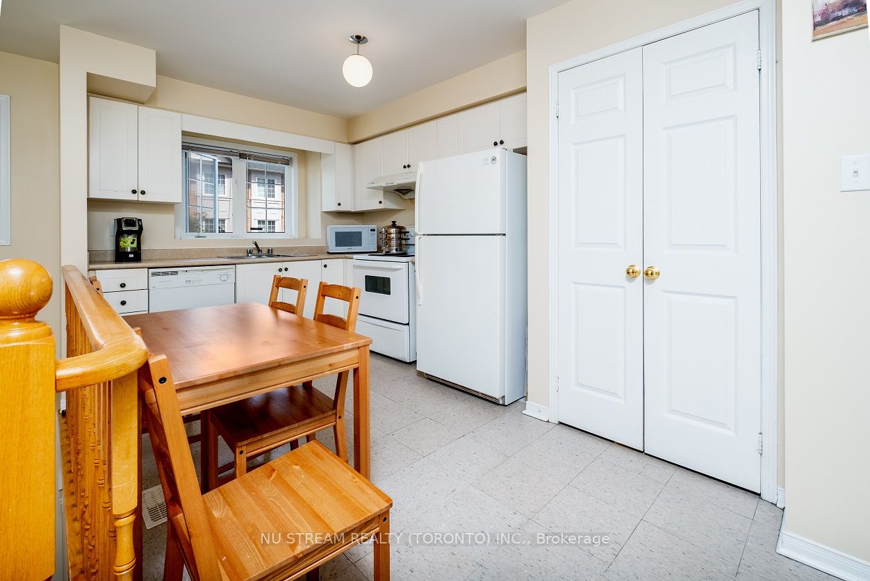 1128 Dundas Street W 18