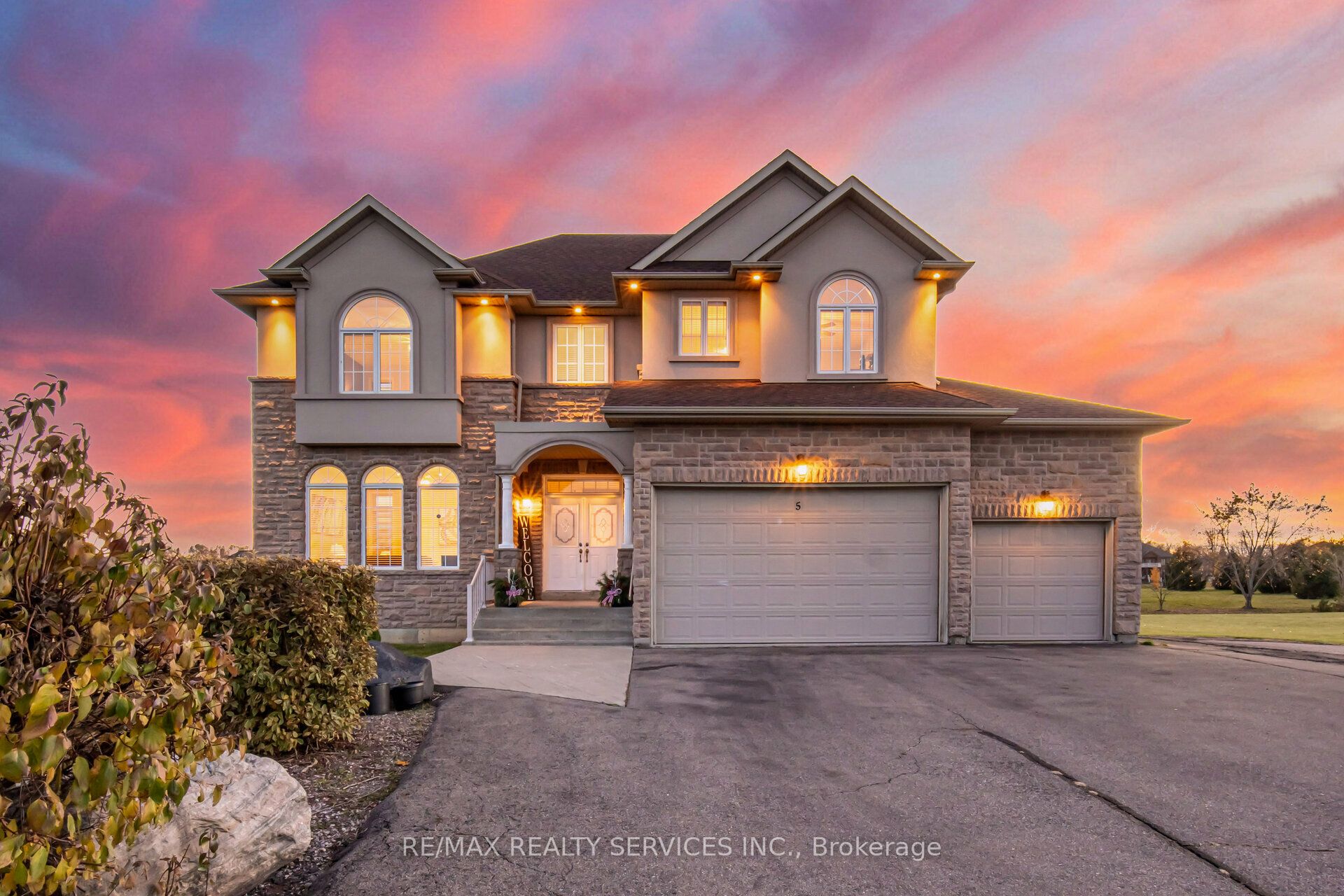 5 Farina Drive