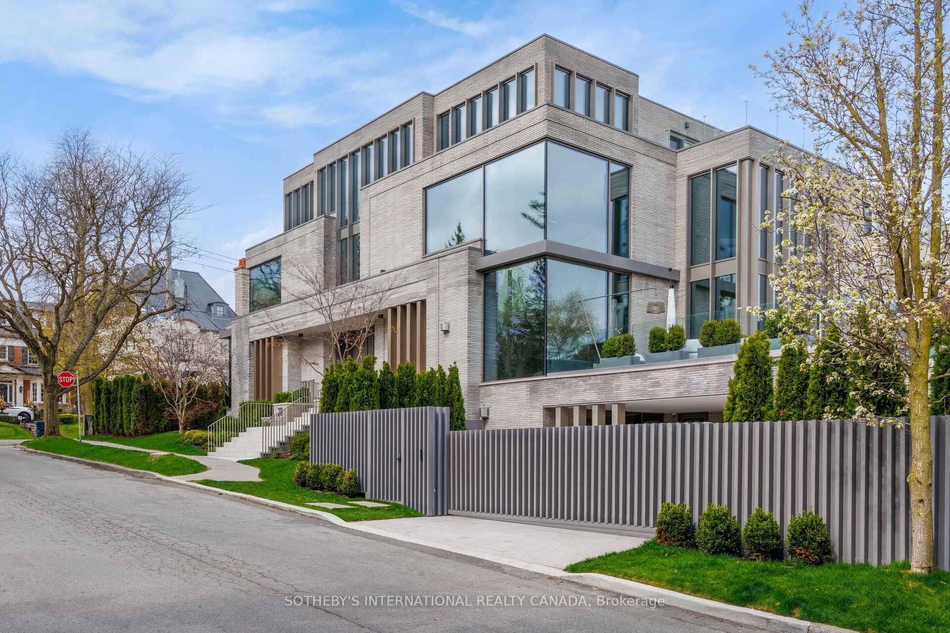 211 Dunvegan Road