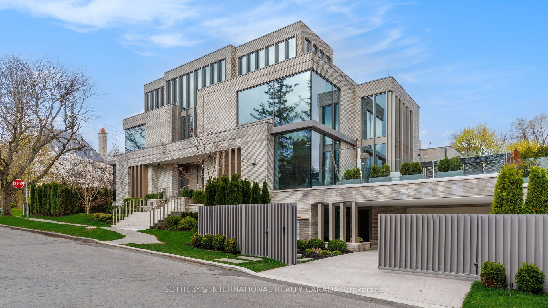 211 Dunvegan Road